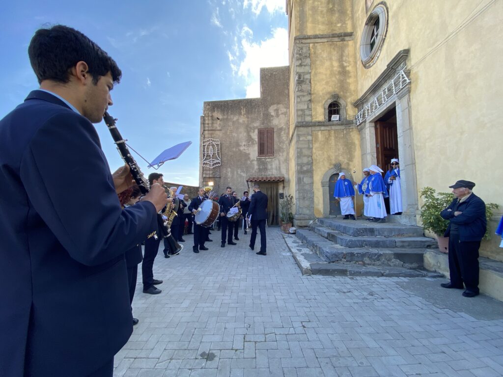 Musica bassa - la banda del paese suona in occasione della Festa Ss.Annunziata e S.Teodoro