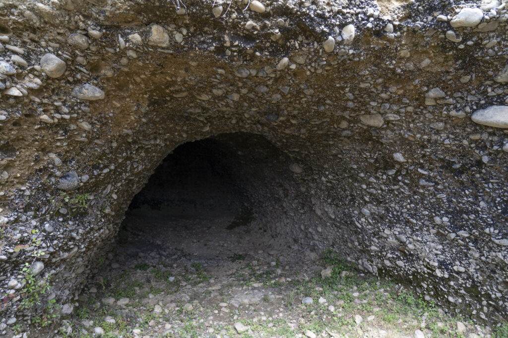 La grotta dell'eremita a Calvera, nella Valle del Serrapòtamo - Foto credit: Giovanni Lancellotti