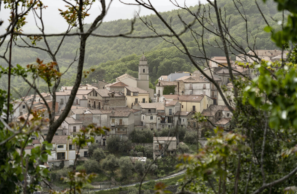 Uno scorcio del borgo di Carbone, nella Valle del Serrapòtamo - Foto credit: Giovanni Lancellotti