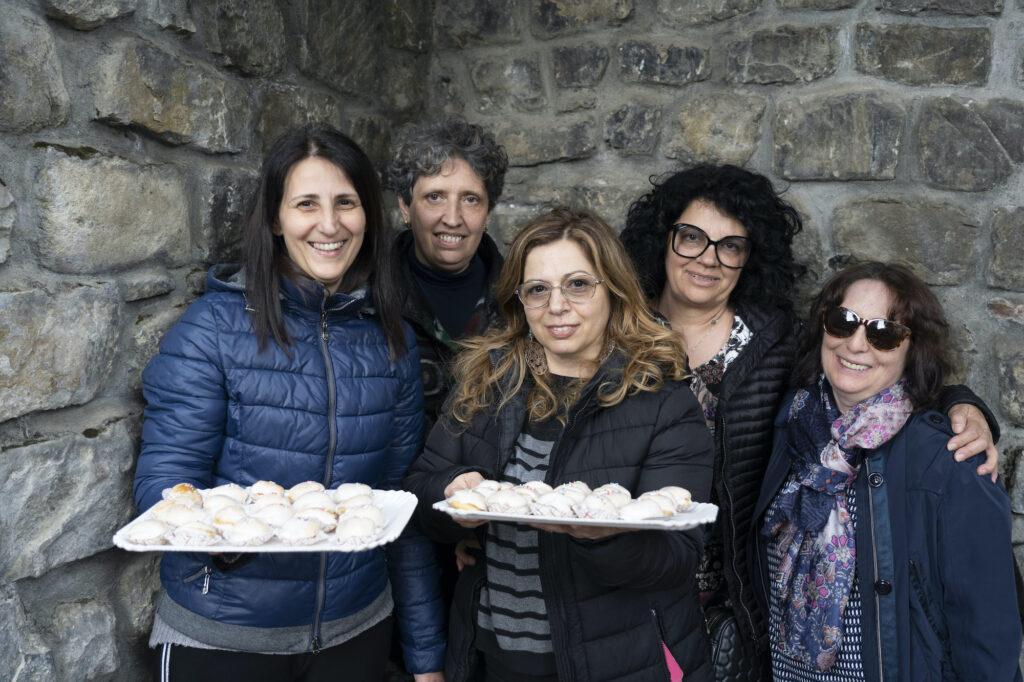 I sospiri, tipici dolci del Sud Italia, e la Pro Loco di Carbone